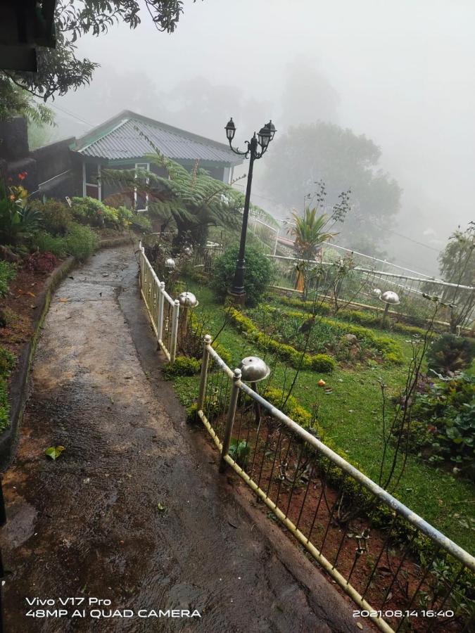 Misty Paradise Of Lake Gregory Nuwara Eliya Kültér fotó